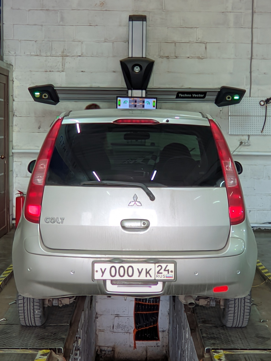 Фото автора. Посещение автосервиса, регулировка "развал-схождение".