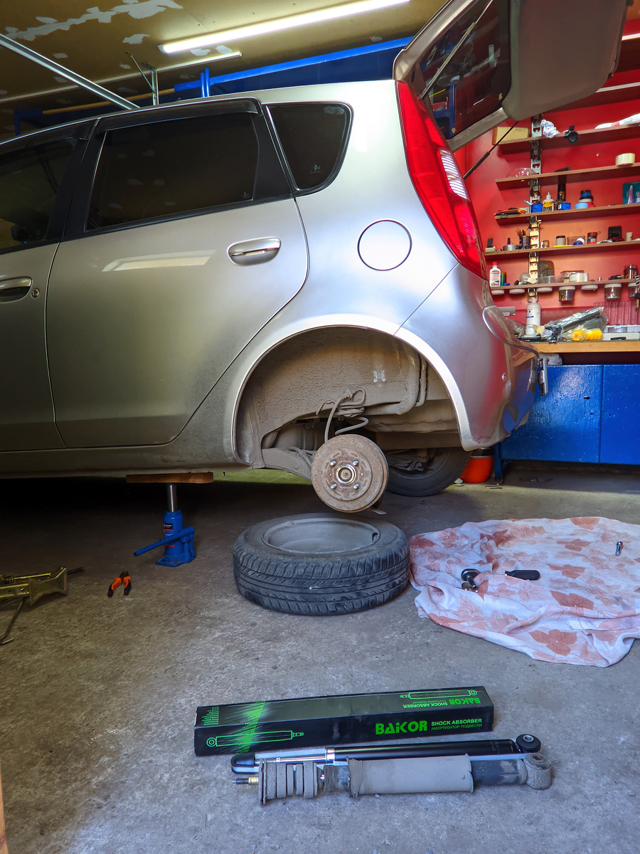 Фото автора. Ремонт подвески в гаражных условиях.