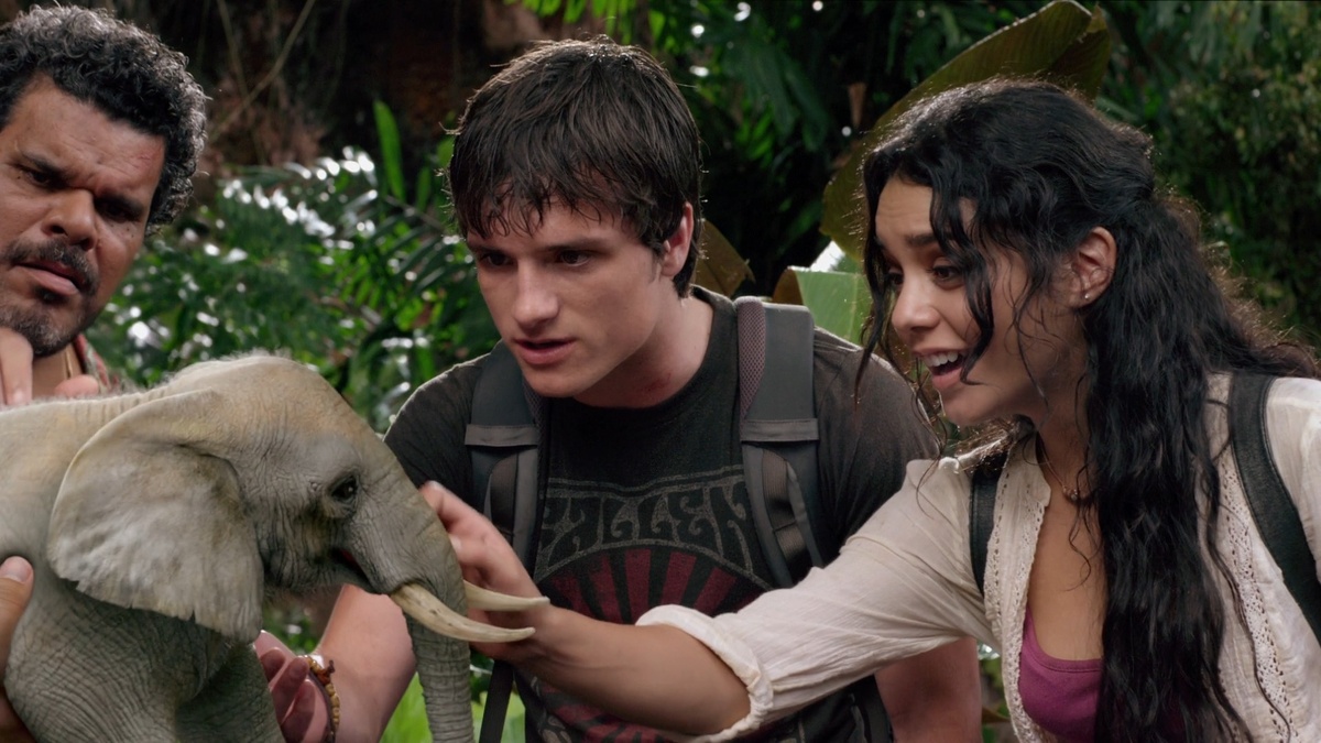 Кадр из голливудского кино Пейтона «Путешествие-2: Таинственный остров»