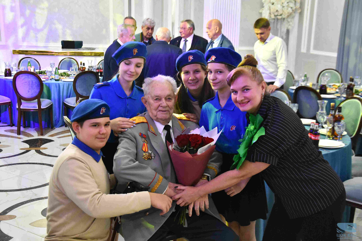 01.08.2024 г. Сотрудники Центрального офицерского клуба Воздушно-космических сил, участники клубных формирований  «Память» и «Первая эскадрилья» при ЦОК ВКС, а также юнармейцы отряда имени Героя РФ Т.-3