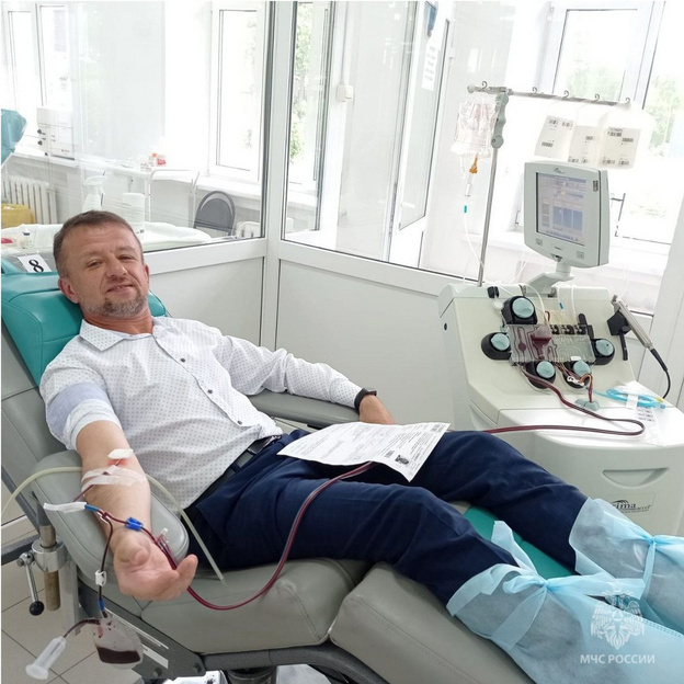    Сотрудник МЧС Кировской области стал почётным донором России