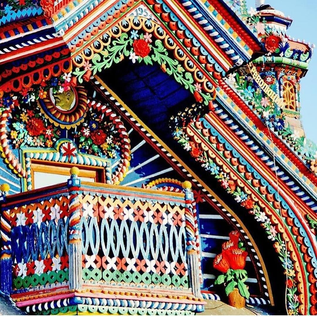 Сказочный терем кузнеца Сергея Кириллова. С. Кунара, Свердловская область 