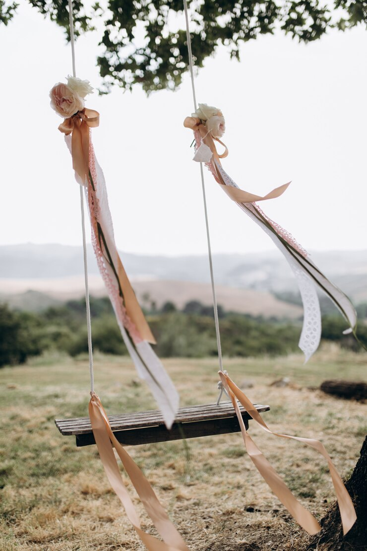 можно сделать даже качели