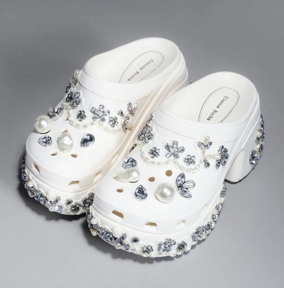 Рисунок из бусин и страз 