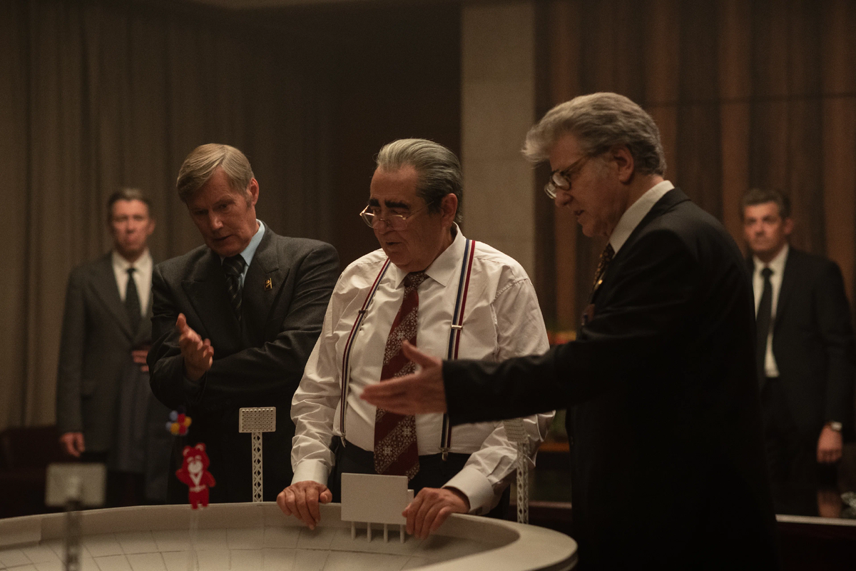 Кадр из сериала "Игры". Фото https://www.kinopoisk.ru/picture/4010884/