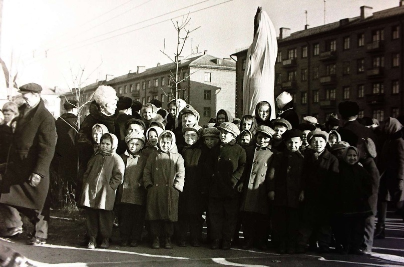 Открытие памятника С. М. Кирову. 6 ноября 1966 г. Фото: Лев Грехов.