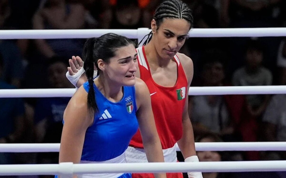 Фотография с олимпийского турнира по женскому боксу, опубликованная Джоан Роулинг