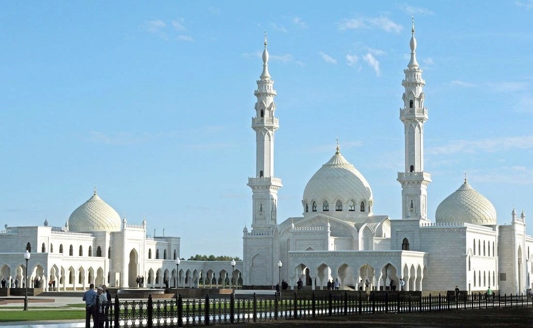 Белая мечеть, Болгар. Мечеть не имеет отношения к Болгарскому городищу, дата постройки - 2010 год 