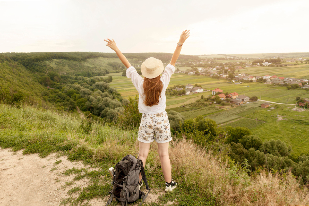 Я всегда мечтала путешествовать. Представляла, как наконец-то смогу сама выбирать направления и время для отдыха, независимо от каникул и выходных. Мечта исполнилась. Теперь я стараюсь выбираться в небольшие путешествия каждые 3 месяца © Freepik