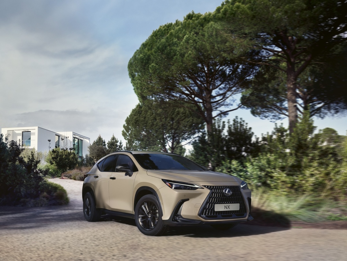 Lexus NX Overtrail 2024 уже в Европе: как "традиционный" гибрид NX 350h и как подключаемый гибрид (PHEV) NX 450h+.