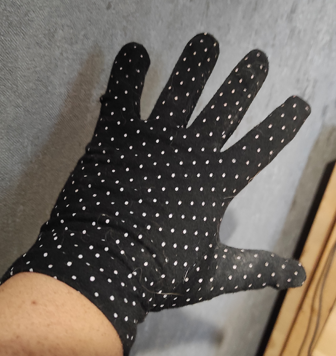 Не гламура ради. Если что, у меня размер S. И эти ручëнки нашли способ удерживать крупную собаку. 