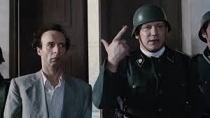 Кадр из фильма "Жизнь прекрасна!"