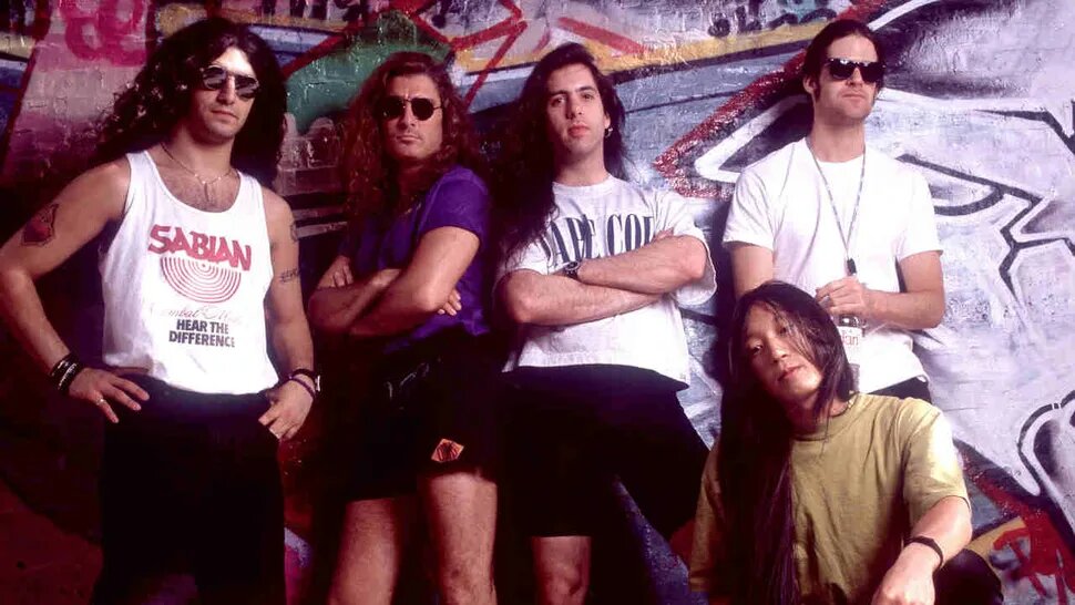 Dream Theater  в 1992 году: (слева направо) Майк Портной, Джеймс Лабри, Джон Петруччи, Джон Мен (фронтмен) и Кевин Мур 
