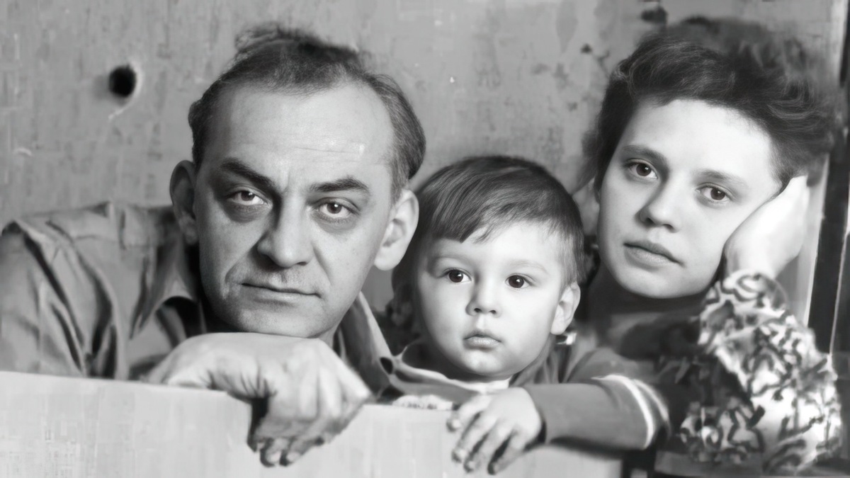  Сергей Чонишвили с родителями