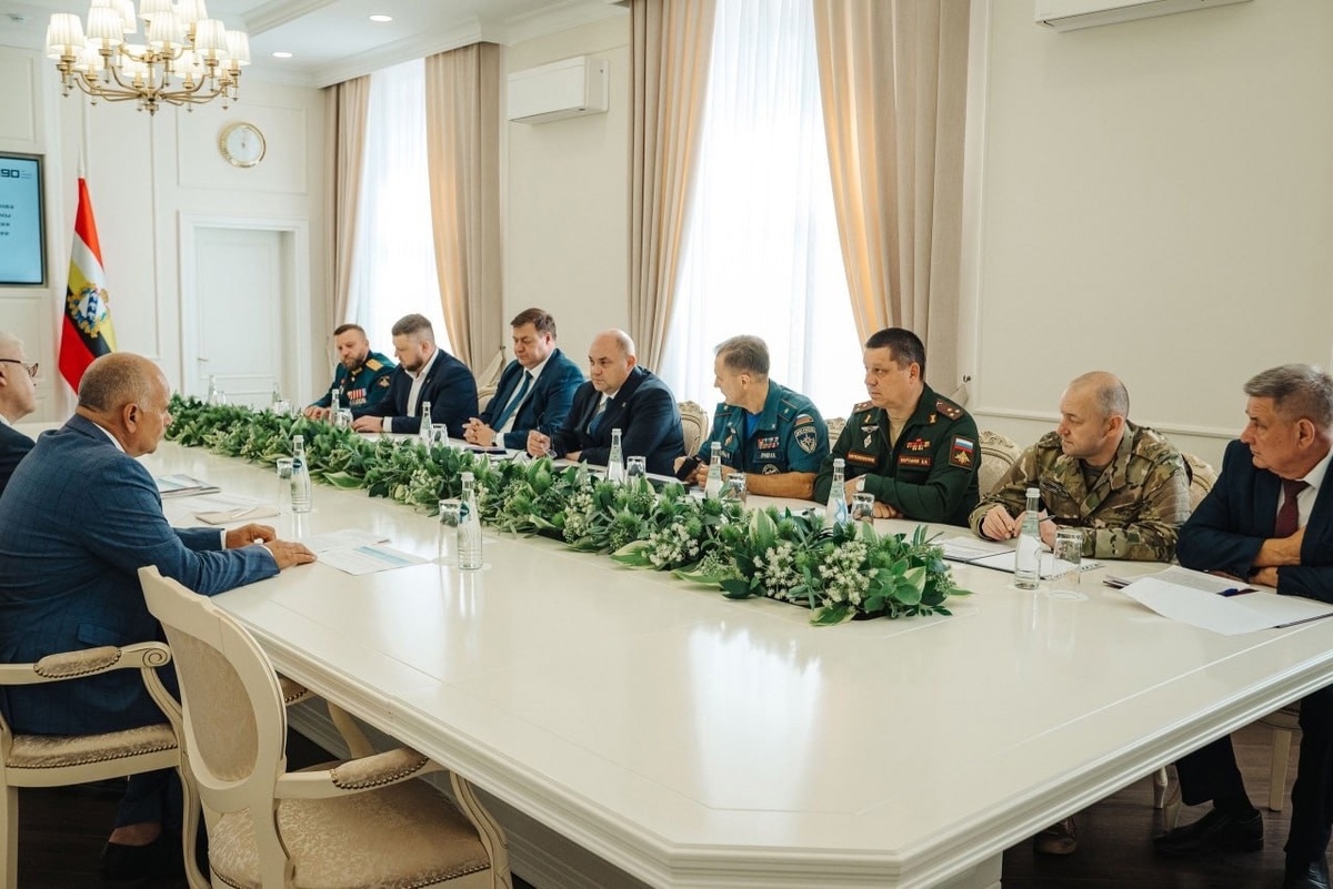    В Курске Алексей Смирнов провел рабочую встречу с Василием Пискаревым