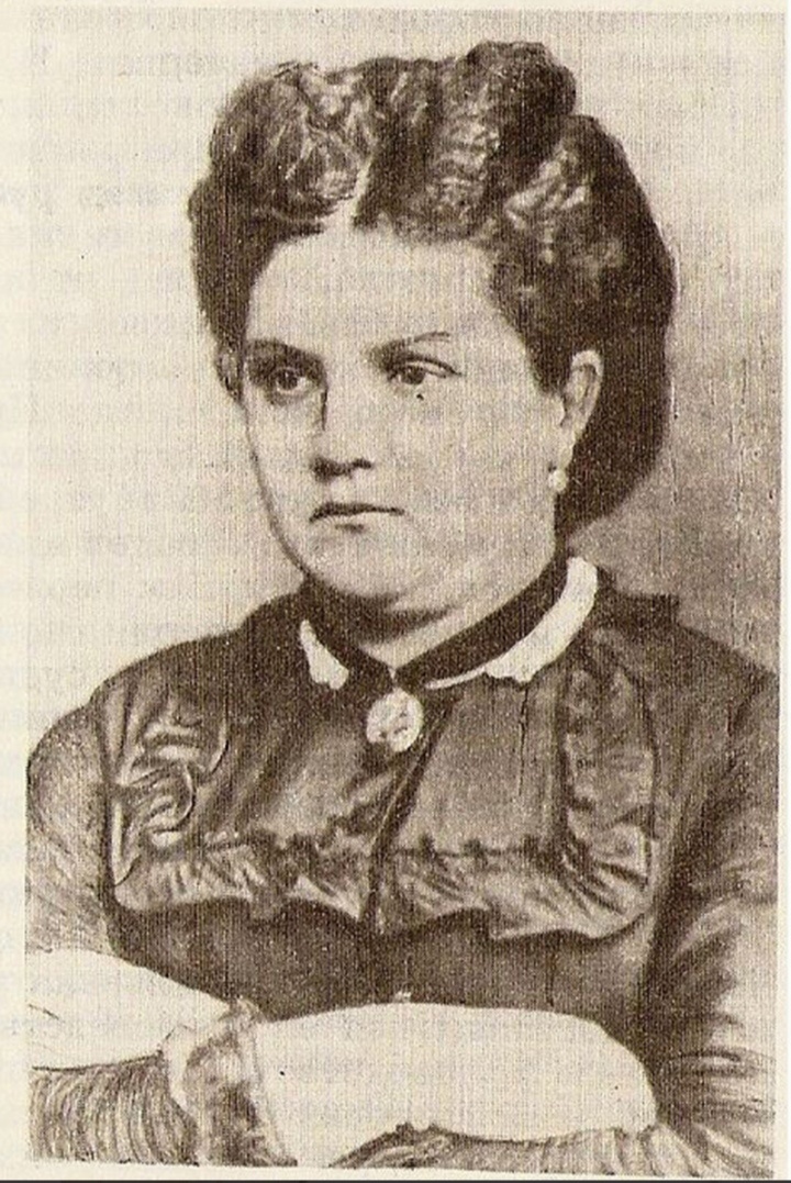 Красивая, на мой взгляд, женщина. " Твёрдый, прямой и взыскательный взгляд, взгляд к обороне готовый. Юные женщины так не глядят... "