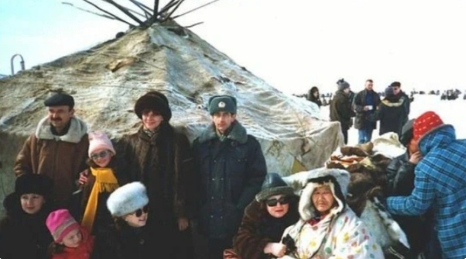 Супруг в милицейской форме на корюшкином фестивале в 2001 году