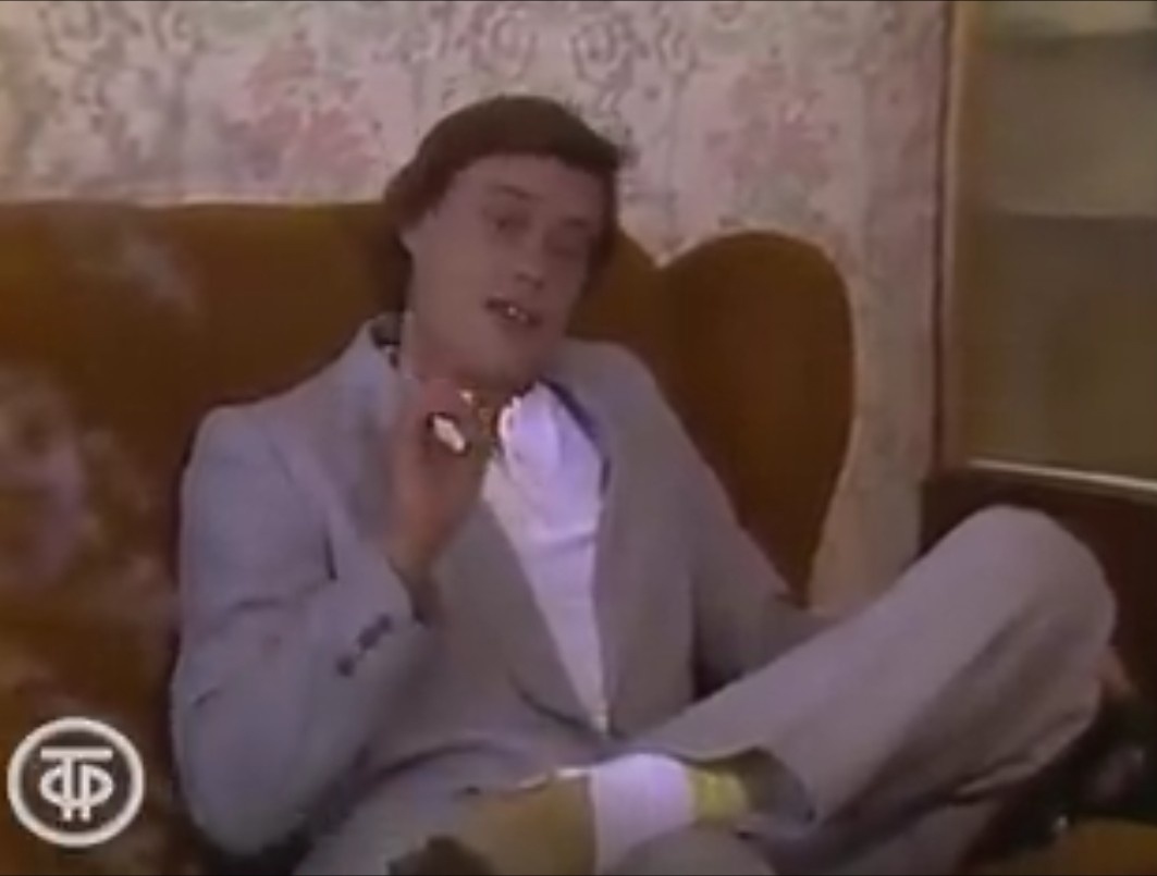 Скриншот видеоклипа на песню "А у меня всё схвачено" (1987)