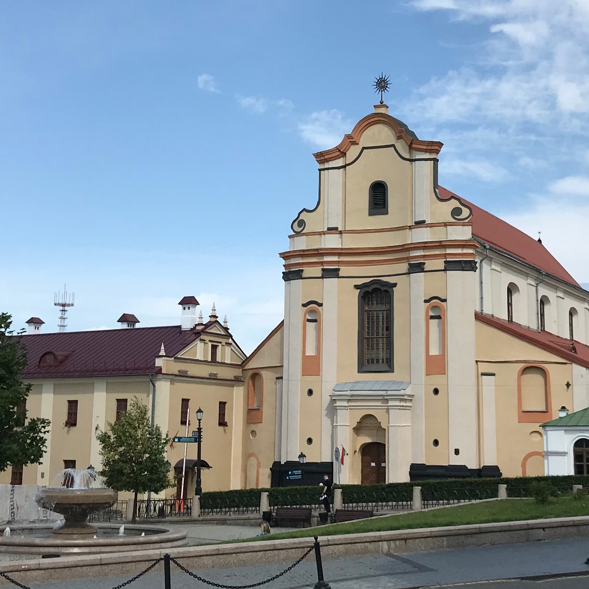 В храме монахов-бернардинцев пока живёт архив.