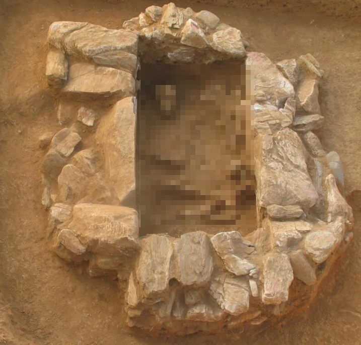 Захоронение неандертальцев. Обнаруженное на месте раскопок.