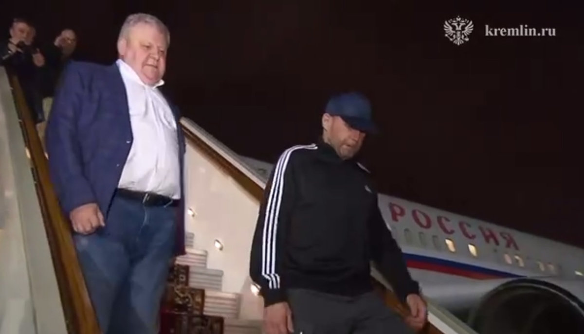 Вадим Красиков (справа) должен был провести остаток жизни в немецкой тюрьме. Фото: Кремль.