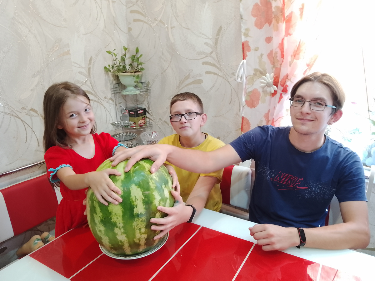 Катюша, Рома и Артём в предвкушении))