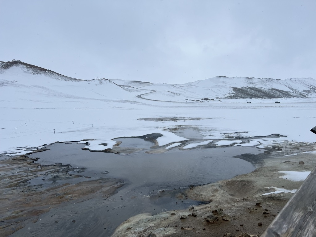 Гейзеры замело снегом