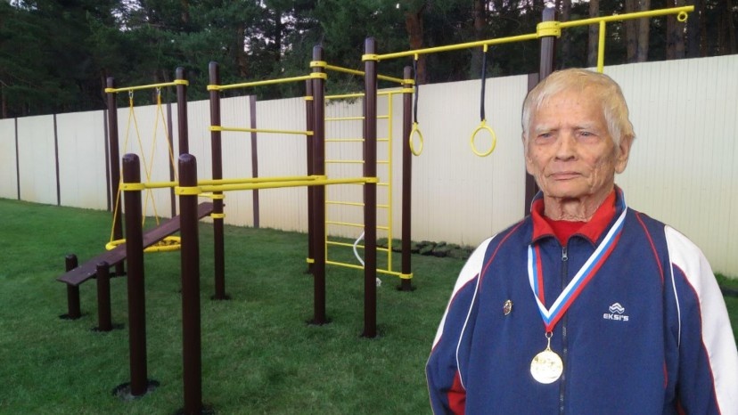 Гимнаст советской закалки дал 3 совета мужикам после 40, как сохранить подвижность суставов и быть в разы энергичнее сверстников