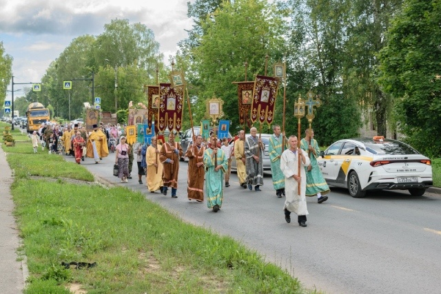    Престольный праздник в Тейкове отметили крестным ходом