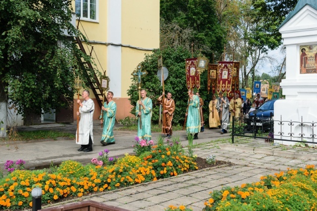    Престольный праздник в Тейкове отметили крестным ходом