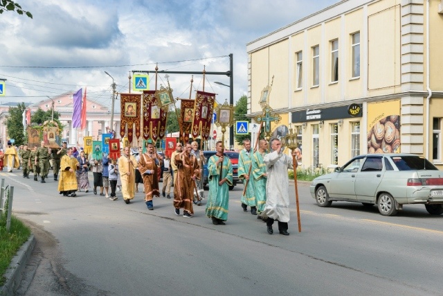    Престольный праздник в Тейкове отметили крестным ходом