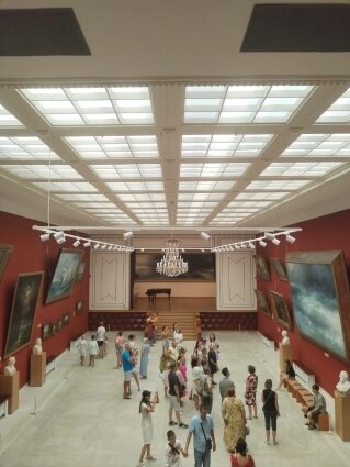    Феодосия, в переводе с греческого, означает «Богом данная». Первые упоминания о городе появились 25 веков назад. Его заслуженно называют музеем под открытым небом. А самый известный и популярный музей — Феодосийская картинная галерея имени И.К. Айвазовского. Фото: АиФ-Ростов/ Андрей Бакеев