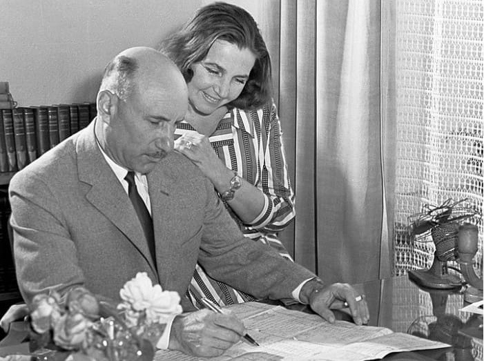 Сергей Герасимов и Тамара Макарова, единственная супруга забытого кино-гиганта. 