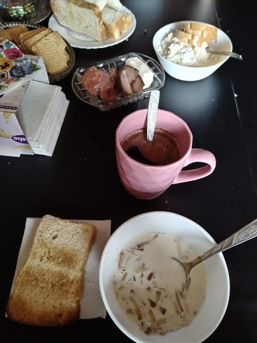 Завтрак. Молочная лапша-любимое блюдо у Коли. 