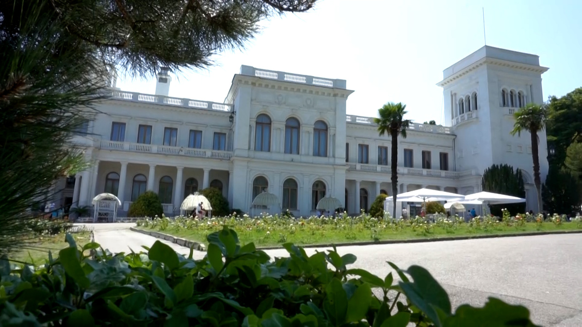 Республика Крым, город Ялта, Ливадийский дворец. Фотография Алины Аркатовой.