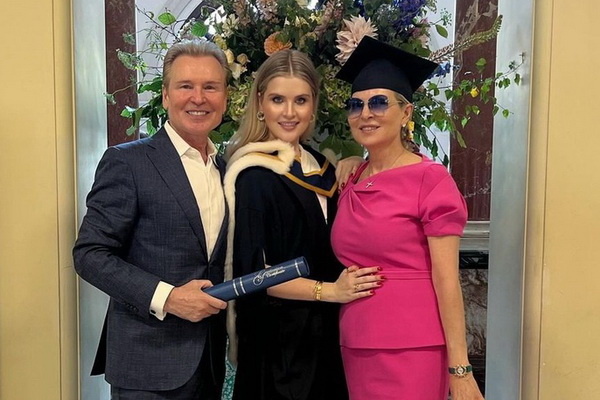 «Дочь красавица отцу на радость!» - Устинья Малинина на ФОТО 2024