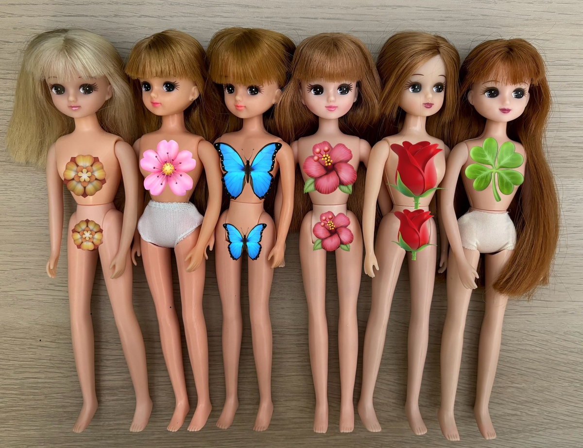 Так как Дзен может счесть показ раздетых кукол не совсем корректным, но тела очень хотелось показать, я их немного «прикрыла»; у некоторых кукол не снимается нижнее белье, очень плотно надето, я не стала снимать «с усилием»