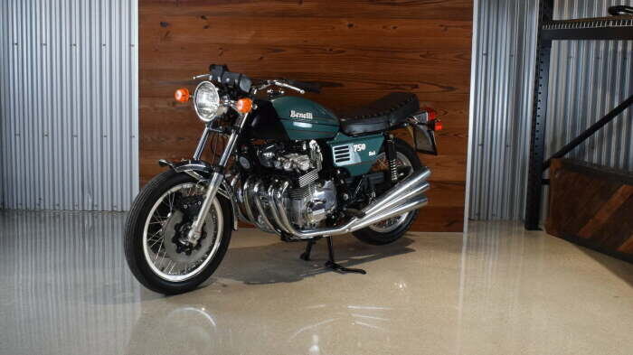 Первый 6-цилиндровый мотоцикл. /Фото: umiyadhamnj.org.