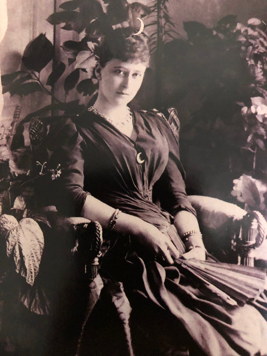 Элла (Елизавета Федоровна). 1884 год. Открытка из церковной лавки