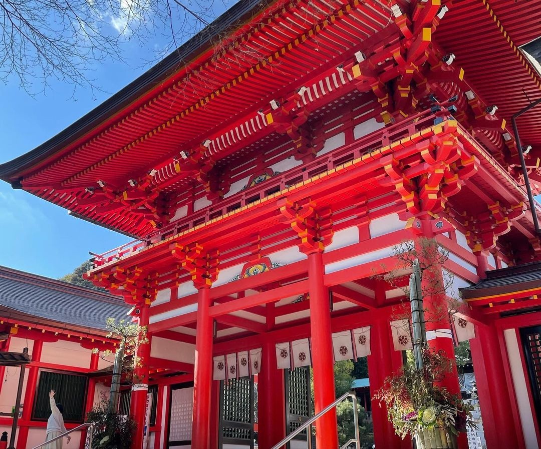 Главные ворота храма Оми Джингу