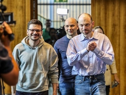  Слева-направо: Илья Яшин, Андрей Пивоваров и Владимир Кара-Мурза.