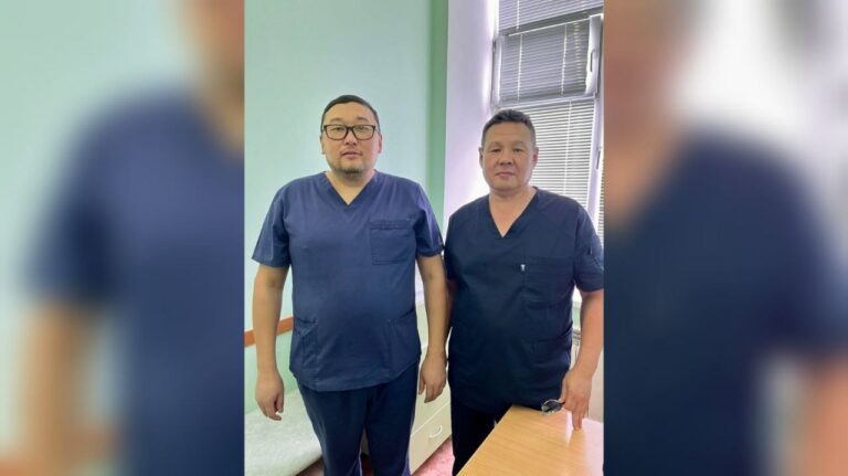    Разрыв кишечника. В Соль-Илецке хирурги Марат Жарасов и Рустам Жусувалиев спасли мальчика Белов Михаил Александрович