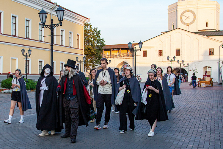    Как мы уже сказали, сейчас в Татарстане почти официально 400 аккредитованных гидов, но всего их с учетом серого рынка порядка 600 человек.   
Фото: «БИЗНЕС Online»