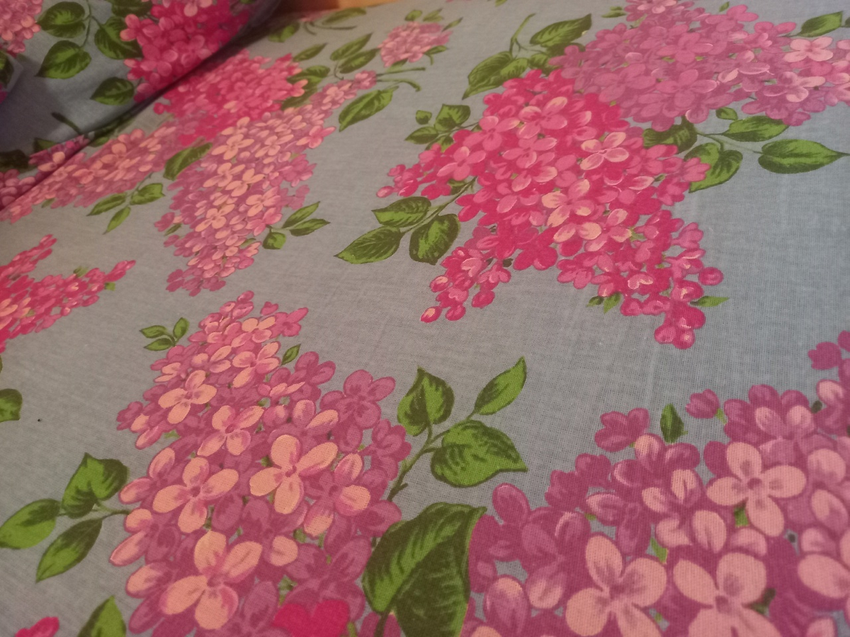 Матрас просвечивает сквозь простынь, разве это нормально?