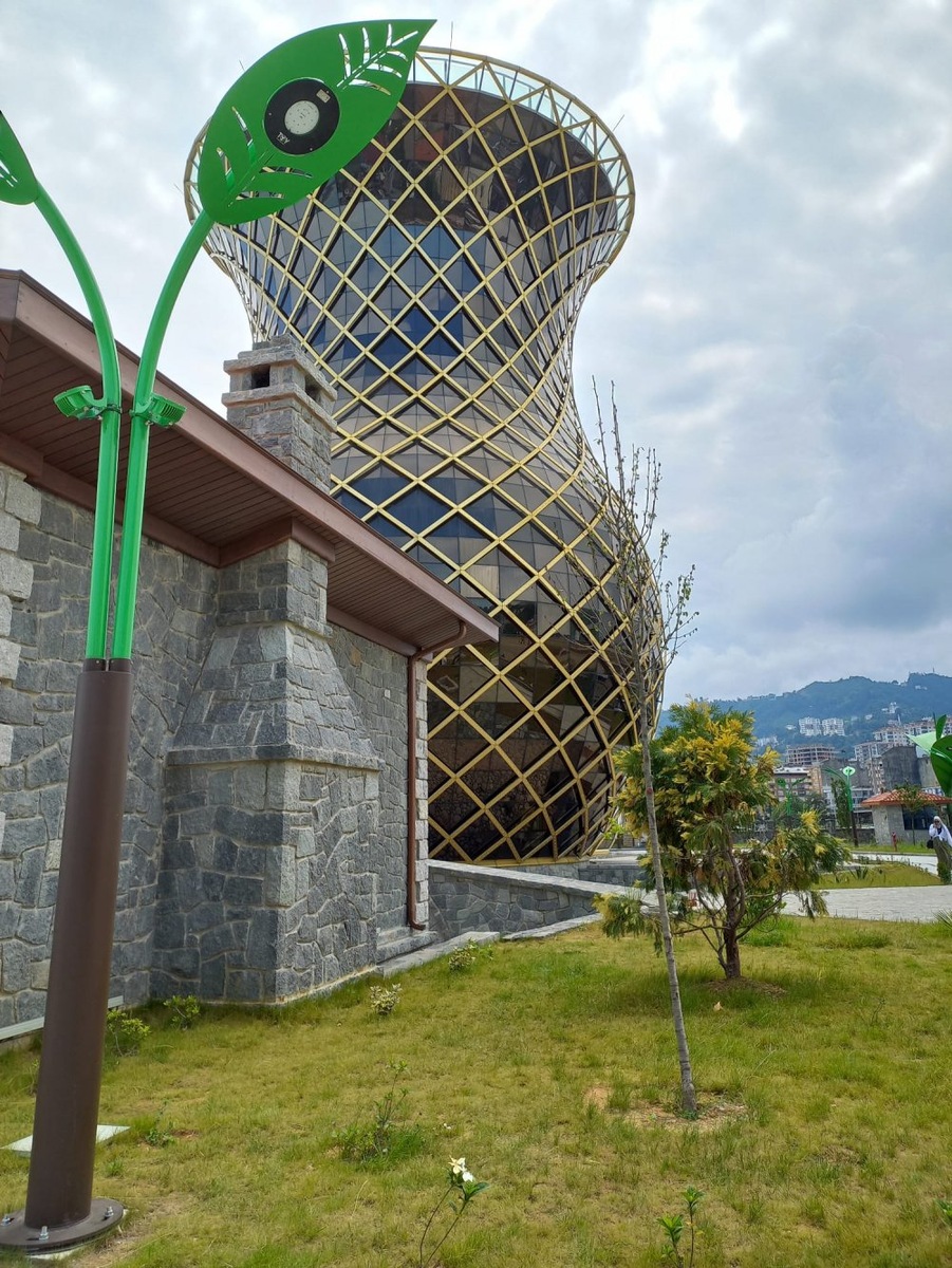 
Чайный базар в Ризе — не просто большой магазин чая, но и интересный туристический объект
