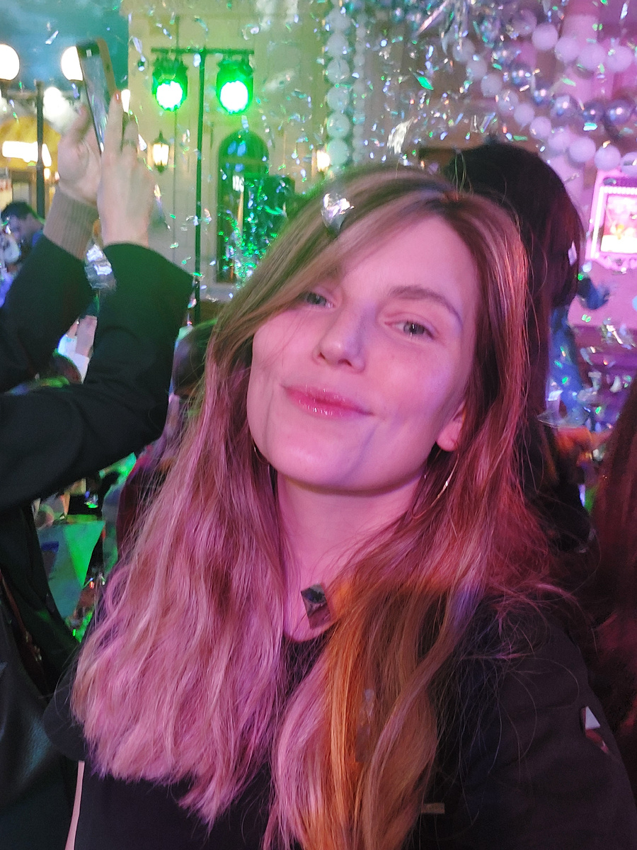 Это — не клин герл. Это автор блога "Женя говорит!"