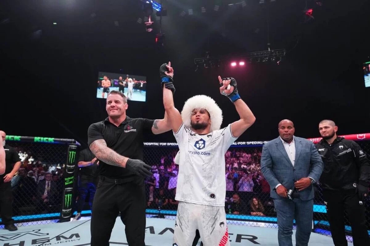    Умар Нурмагомедов победил американца Сэндхагена и сразится за пояс UFC