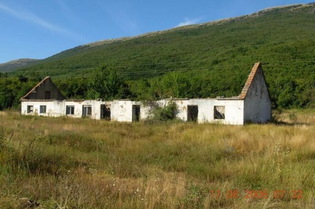 Развалины школы в деревне Прово. Република Српска Крајина. https://t.me/republikasrpskakrayina
