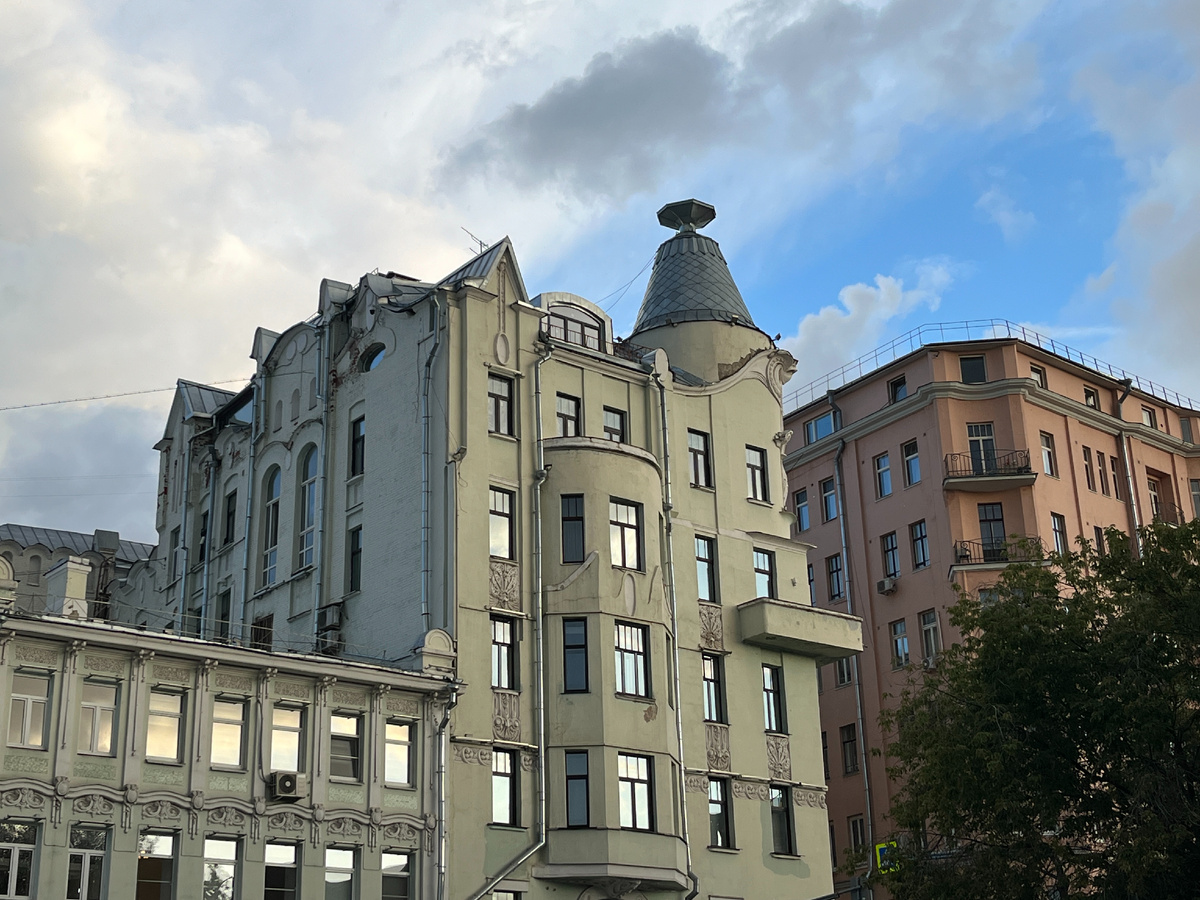Дом под рюмкой на Кропоткинской