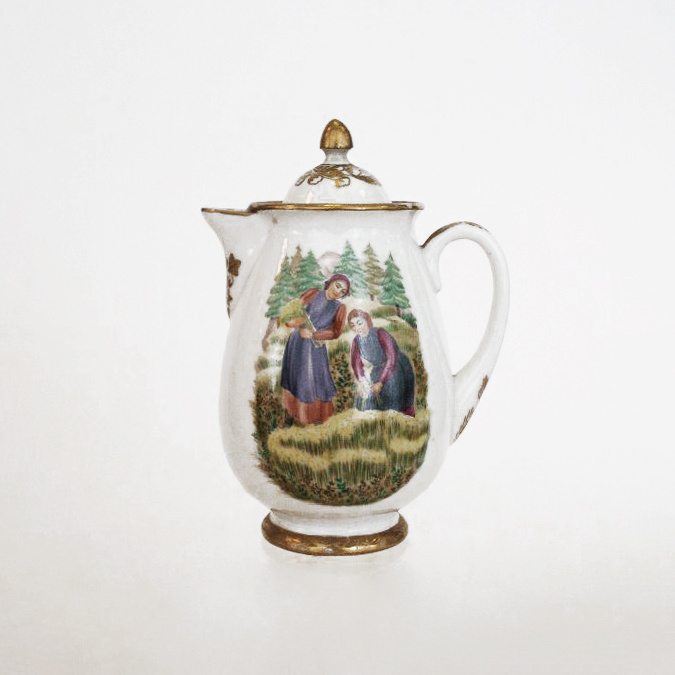 Сливочник из сервиза «Сбор урожая по республикам СССР». 1939 год, ЛФЗ. Автор формы Сергей Васильевич Чехонин, авто росписи Елена Петровна Кубарская